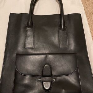 CÉLINE Navy Elegance The Must-Have Luxury Tote for the Modern Sophisticate navy